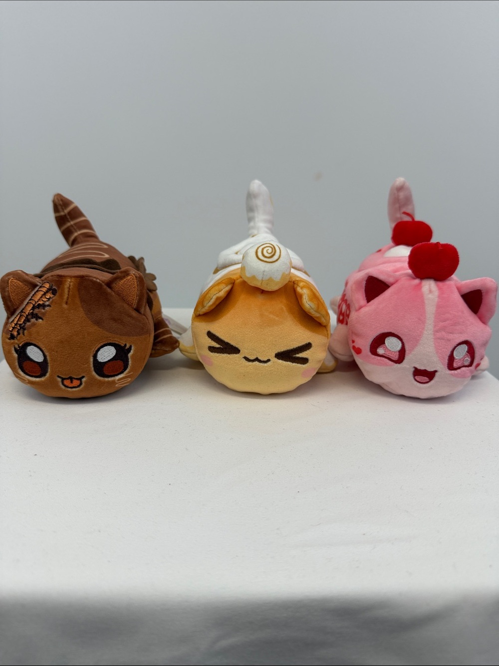 Aphmau MeeMeows Series 10 Bakery Plush Trio Latte Cinnamon Cherry Pie Cats